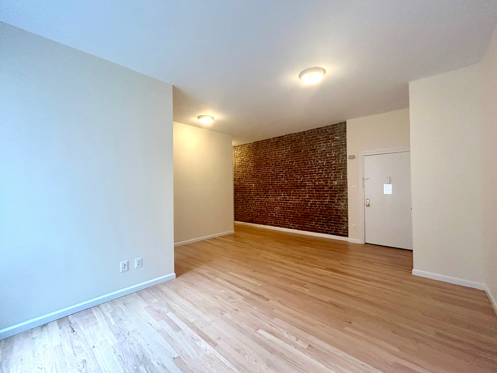 73rd & Central Park West - Photo 3