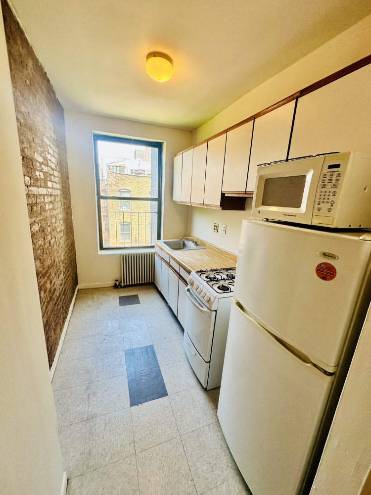 323a East 89th Street - Photo 1