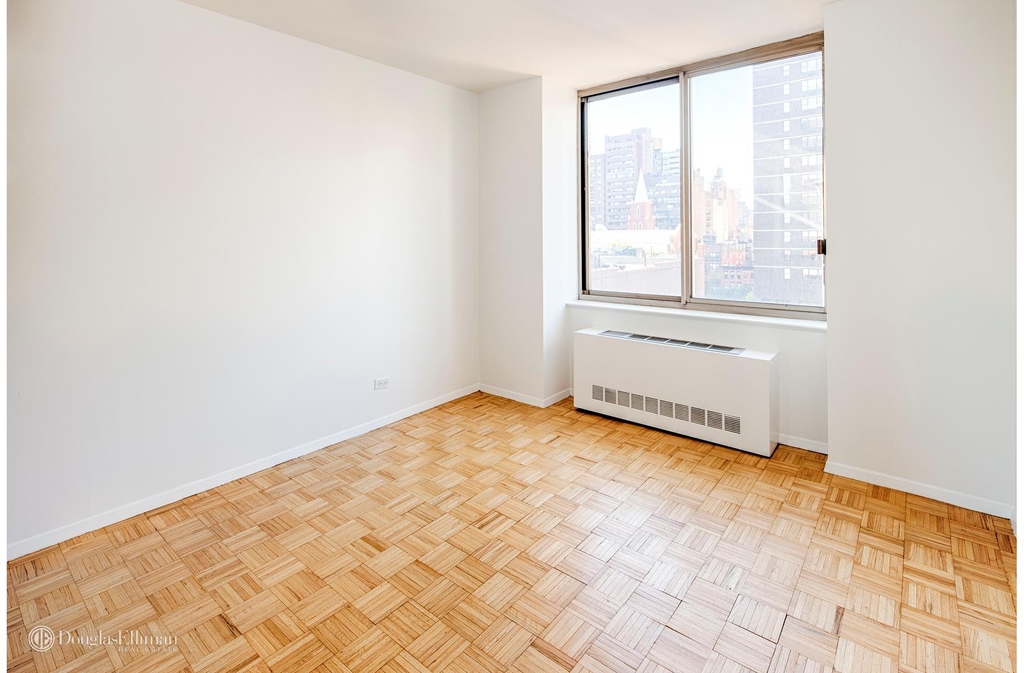 200 E 89th St - Photo 2