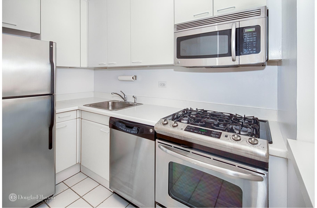 200 E 89th St - Photo 1