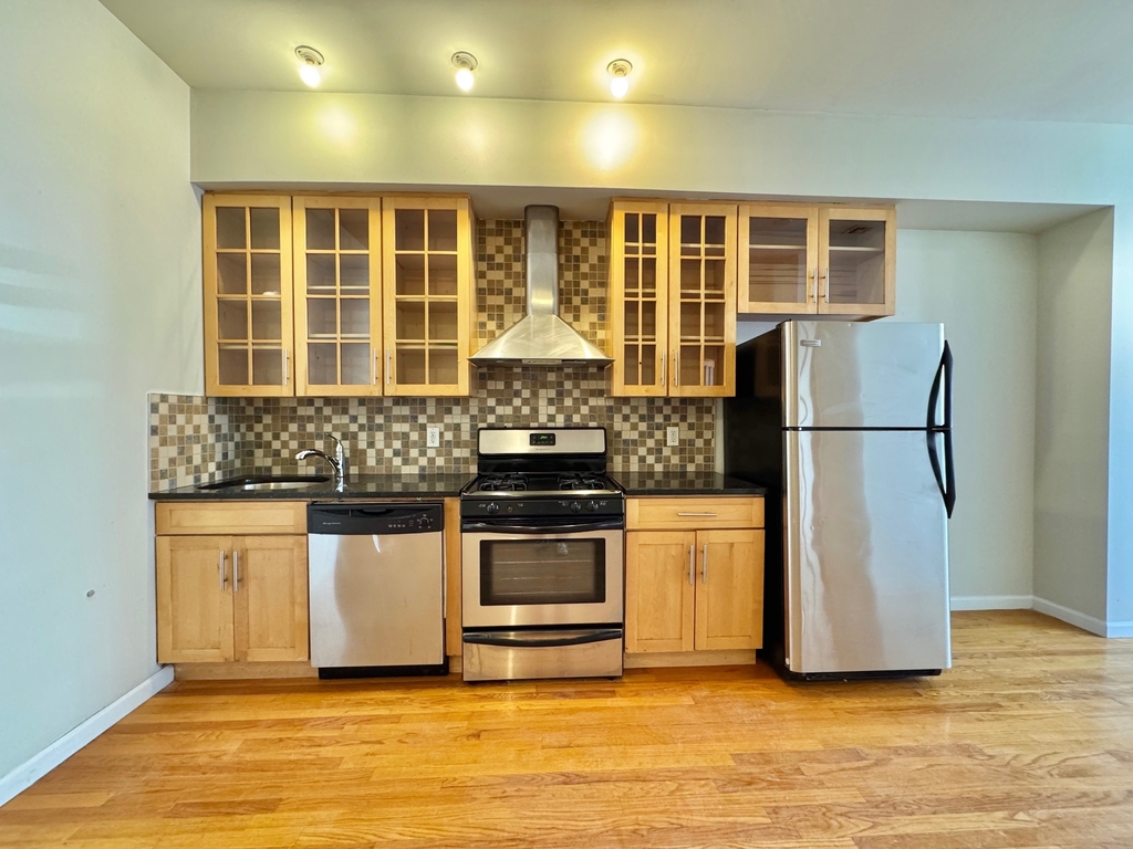 18 Goodwin Place - Photo 2