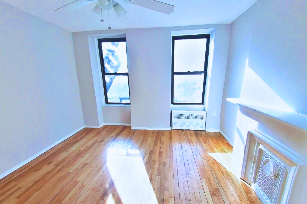 219 East 28th Street - Photo 2