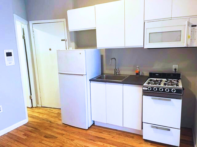 219 East 28th Street - Photo 1