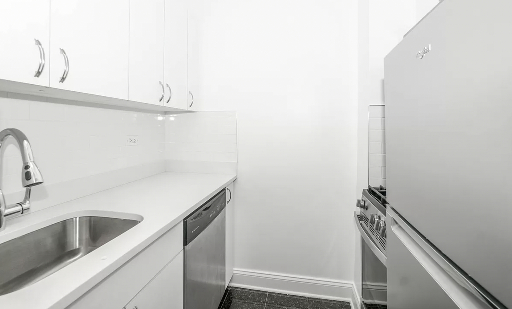 West 22nd Street off 7th Ave - Photo 3