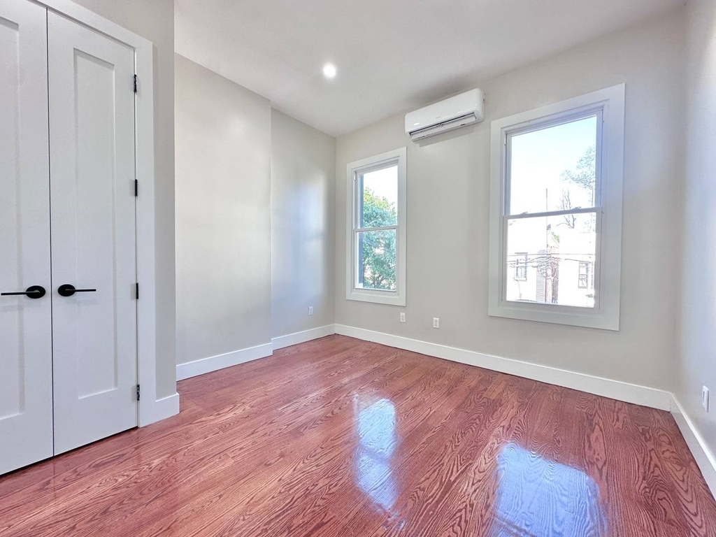 1611 Hancock Street - Photo 0