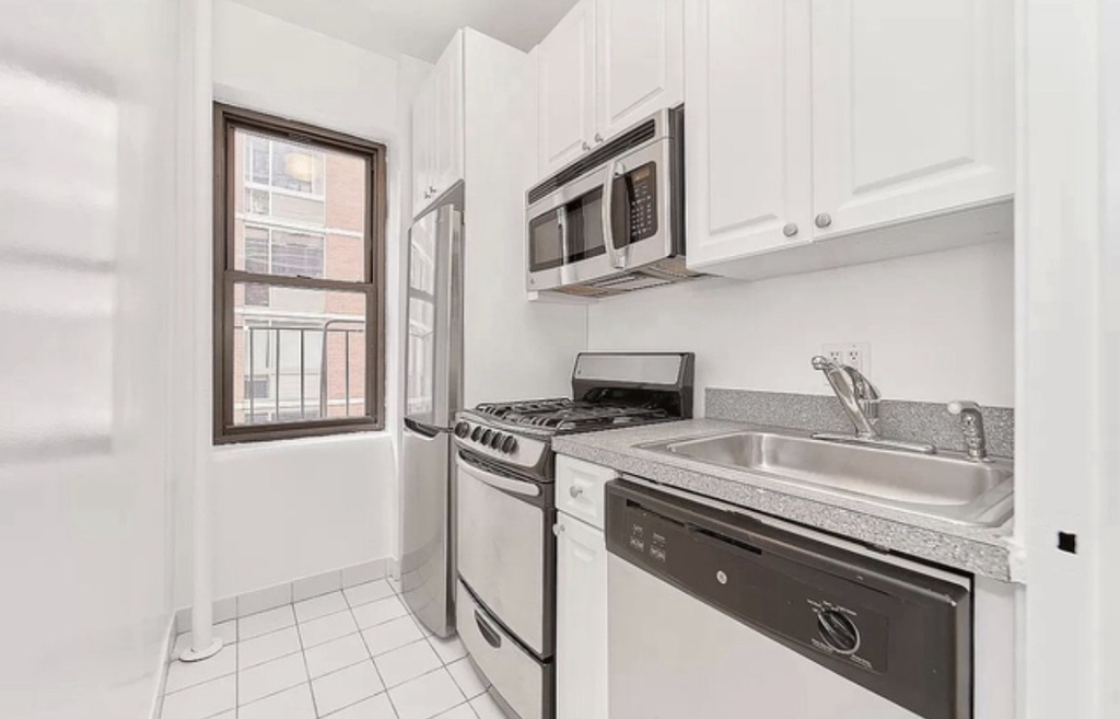 24th & Park Ave South - Photo 1