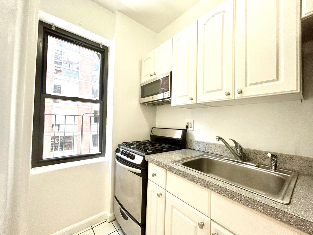24th & Park Ave South - Photo 6
