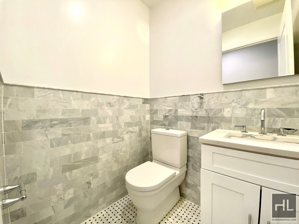 East 48th Street - Photo 4