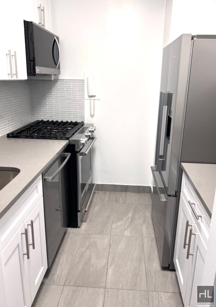East 34 Street - Photo 2