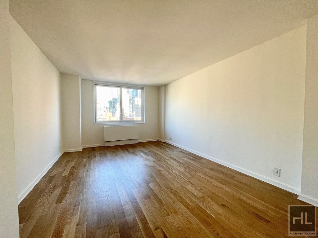 East 34 Street - Photo 6