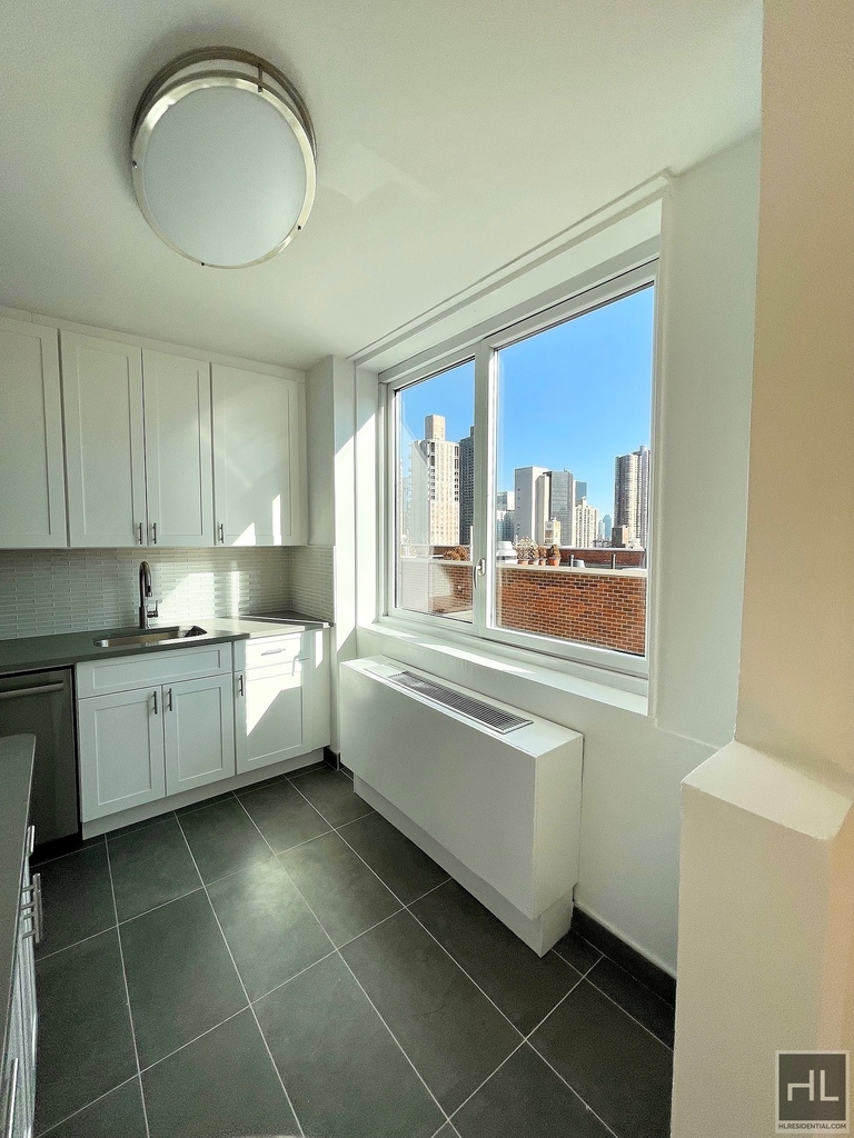East 34 Street - Photo 0