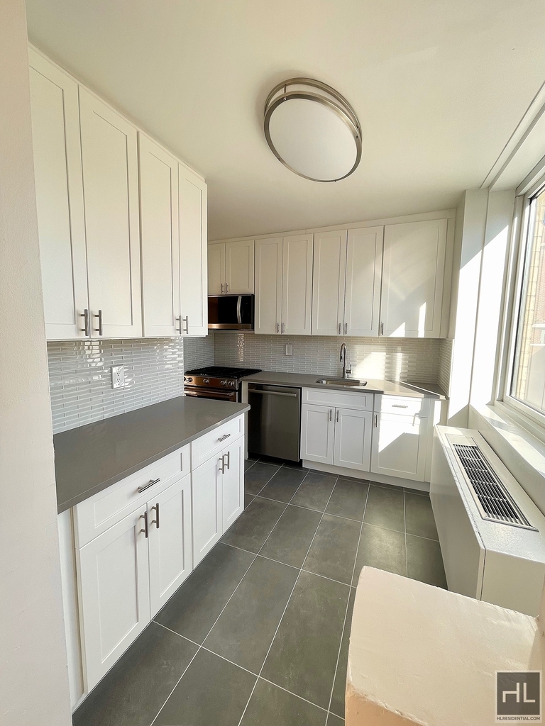 East 34 Street - Photo 1