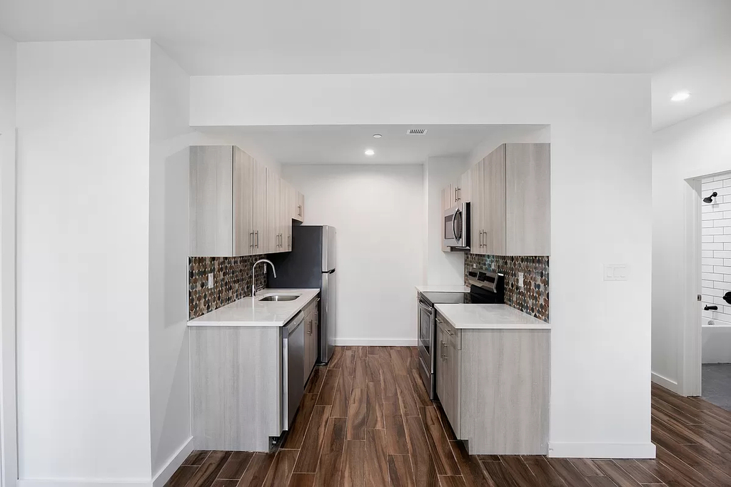 906 East New York Avenue - Photo 0