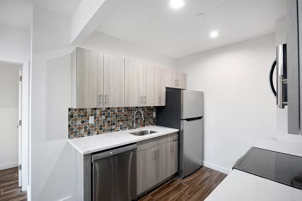 906 East New York Avenue - Photo 1
