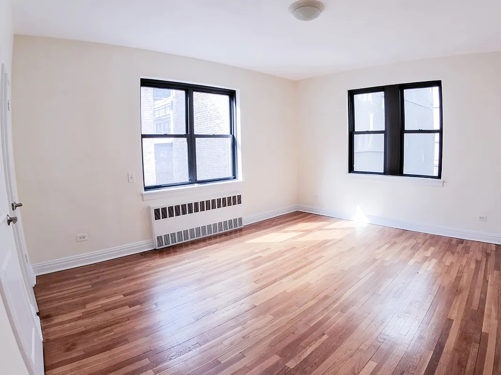 East 67 Street - Photo 5