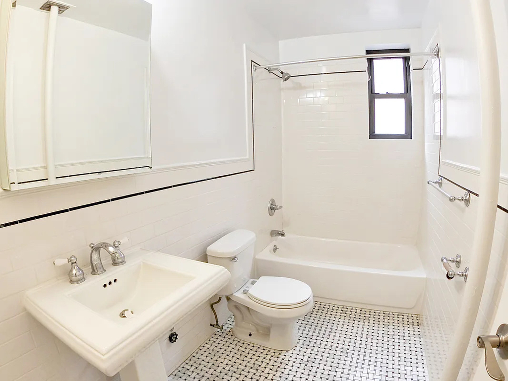 East 67 Street - Photo 8