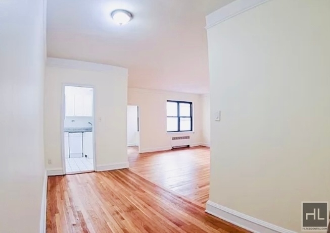 East 67 Street - Photo 2