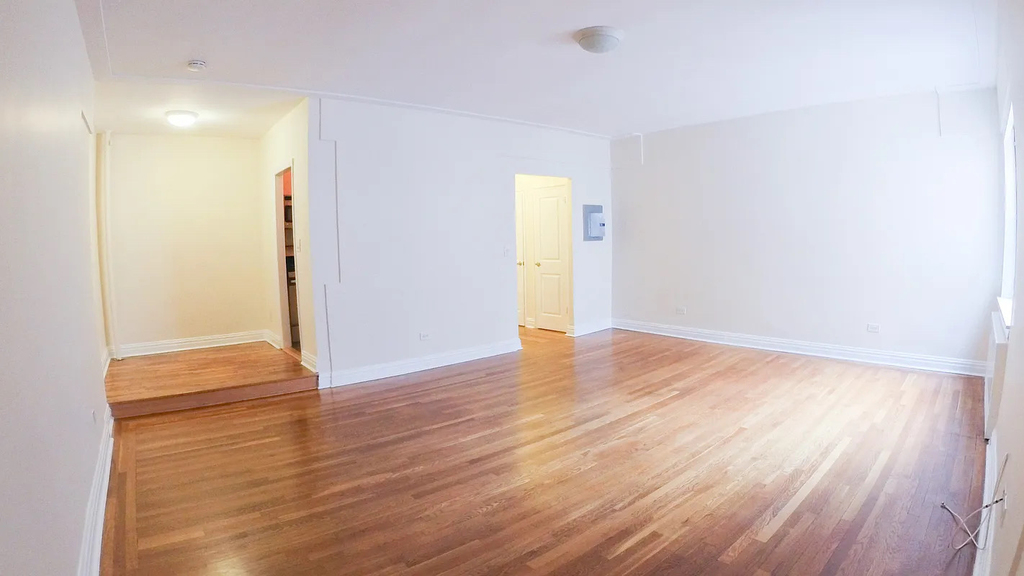 East 67 Street - Photo 2