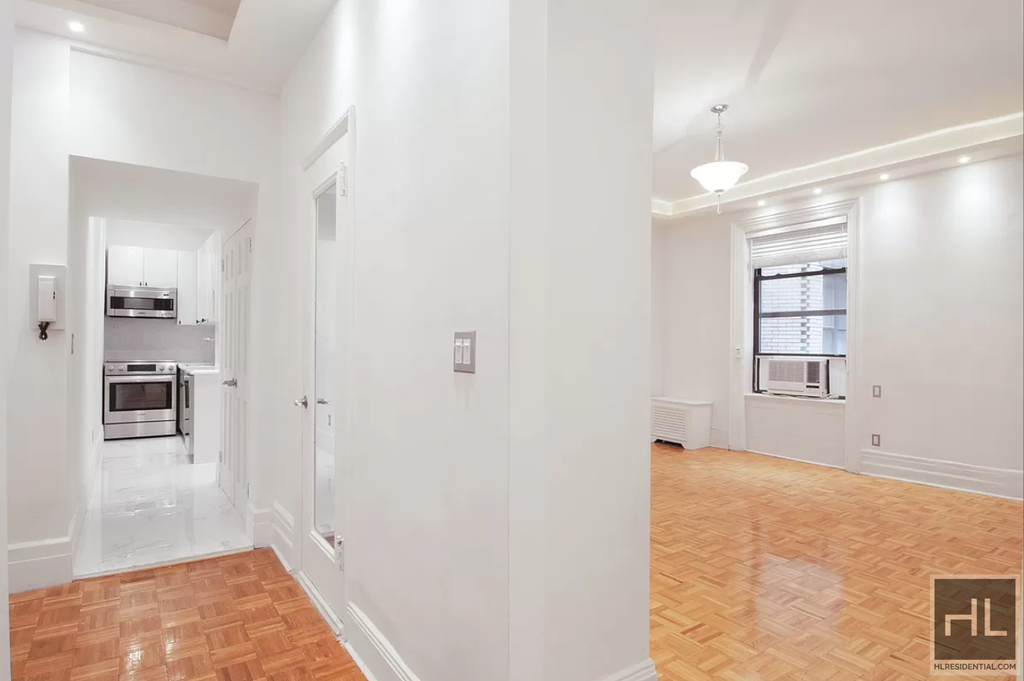7 Avenue - Photo 2