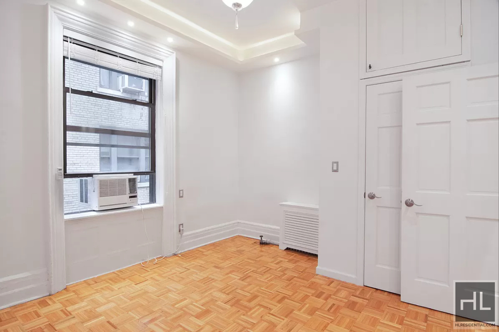7 Avenue - Photo 1