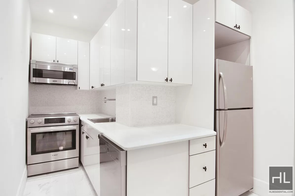 7 Avenue - Photo 3