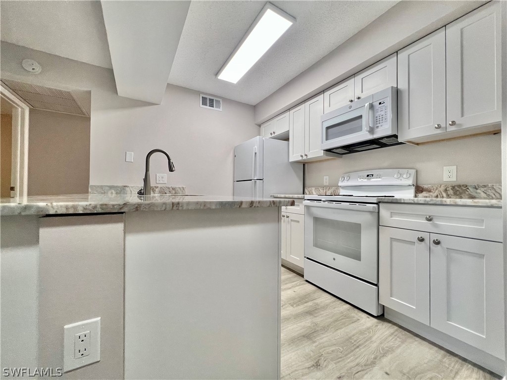 5307 Summerlin Road - Photo 3