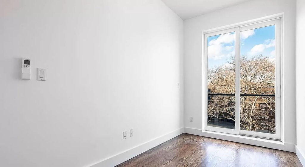 194 Scholes Street - Photo 8