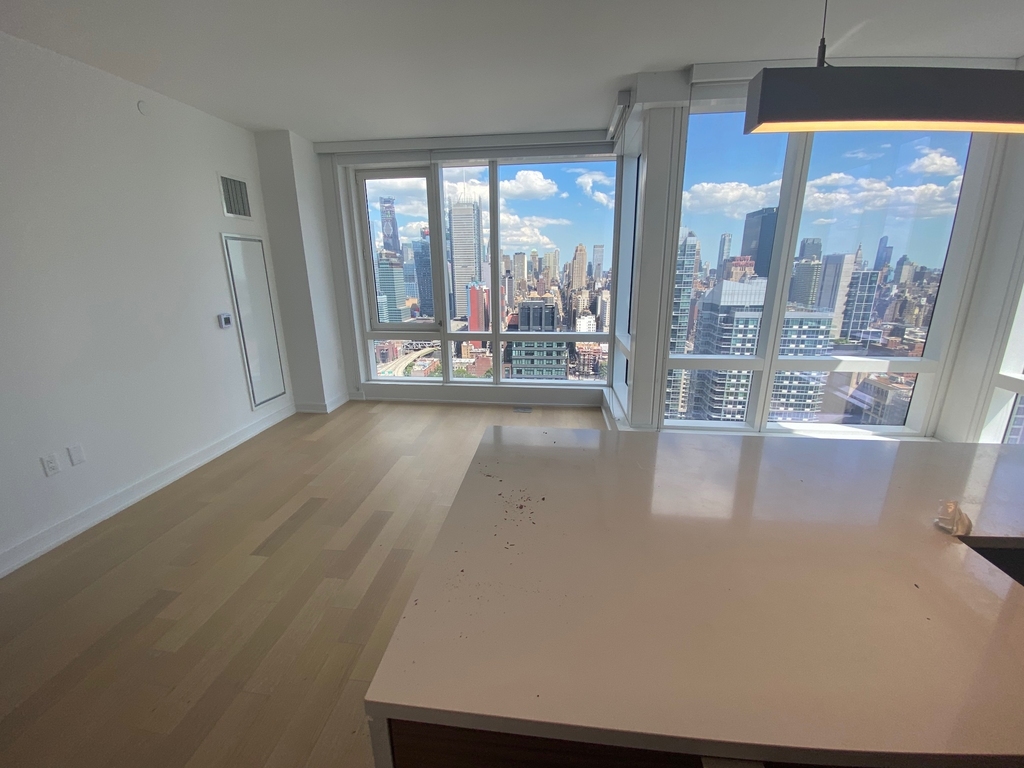 West 38th Street - Photo 7