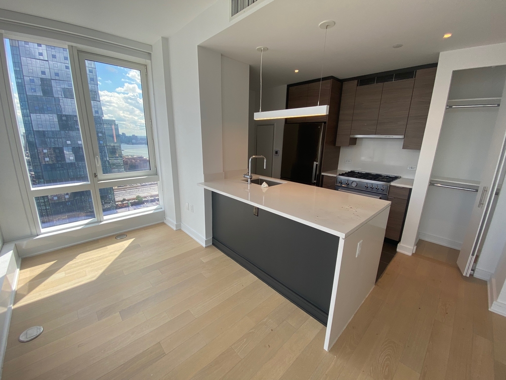 West 38th Street - Photo 6