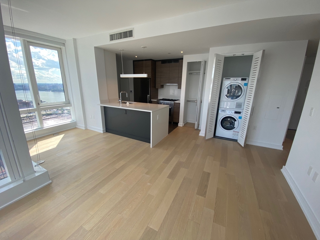 West 38th Street - Photo 10