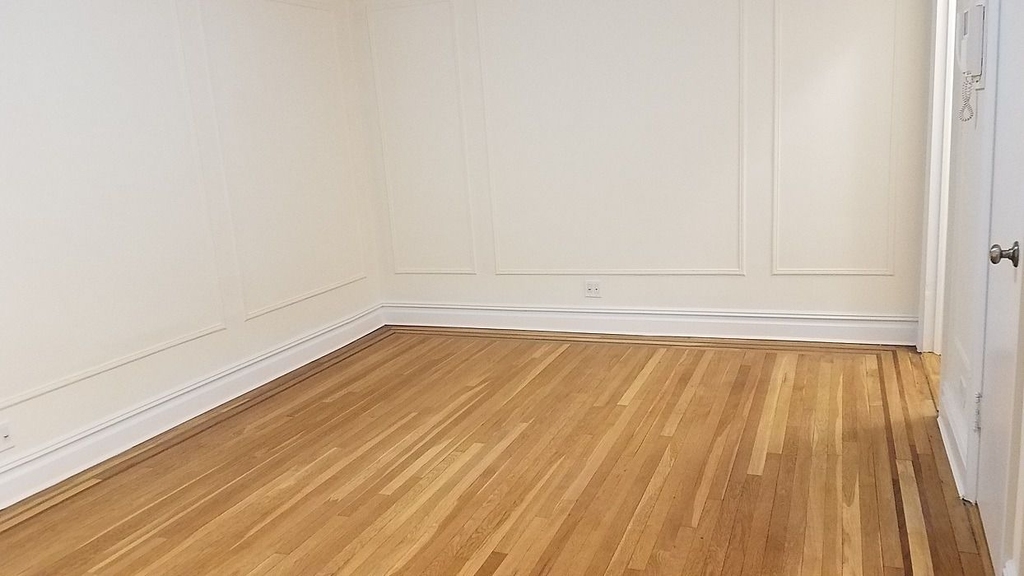 Copy of east 51st st - Photo 1
