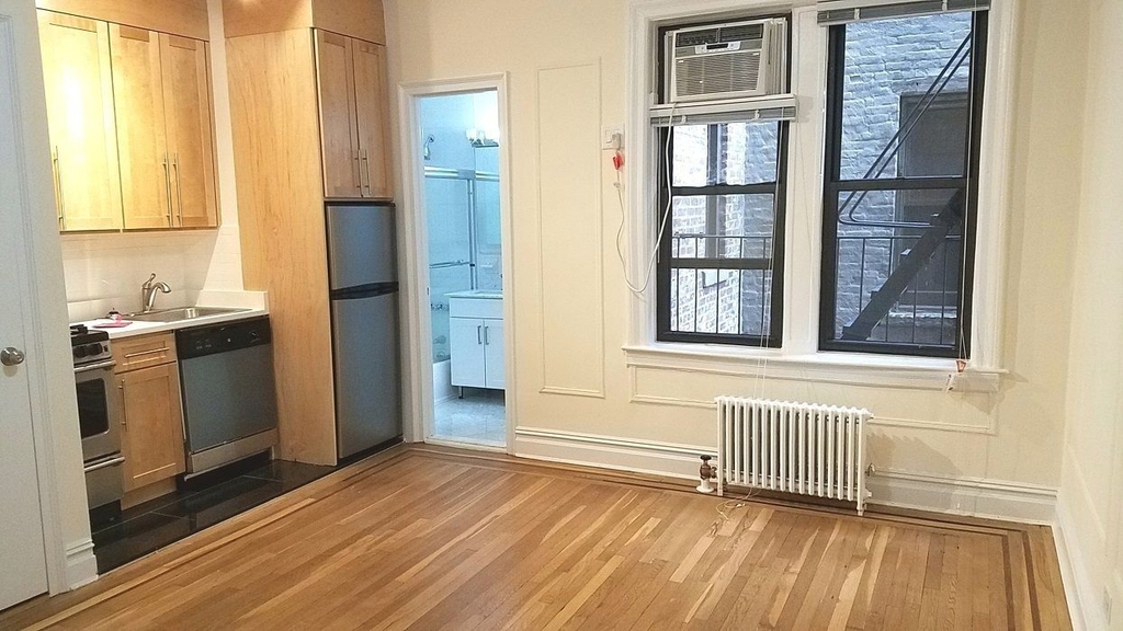 Copy of east 51st st - Photo 3