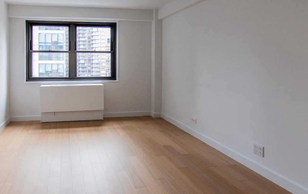 222 East 39th Street - Photo 5