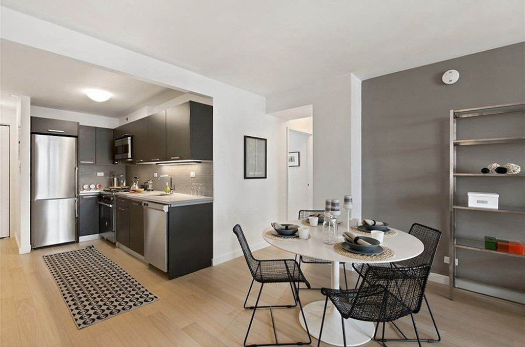 222 East 39th Street - Photo 2