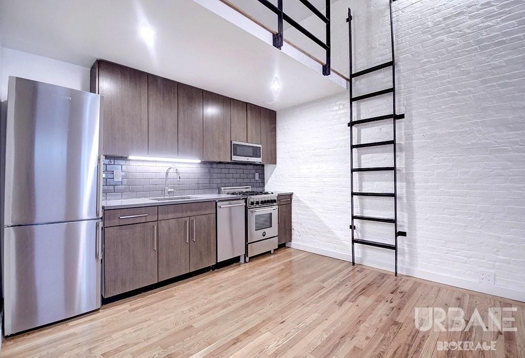 123 Bank Street - Photo 2