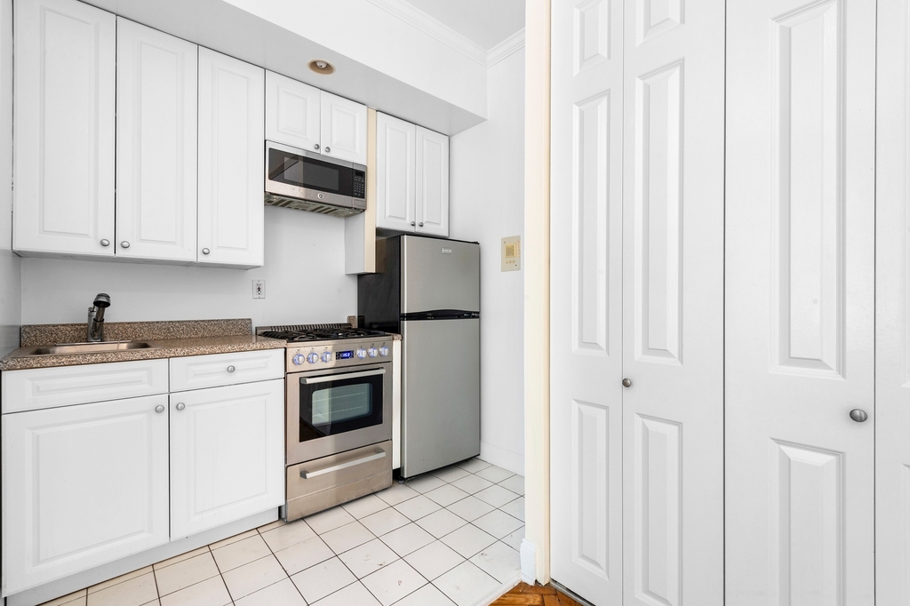 117 West 13th Street - Photo 2