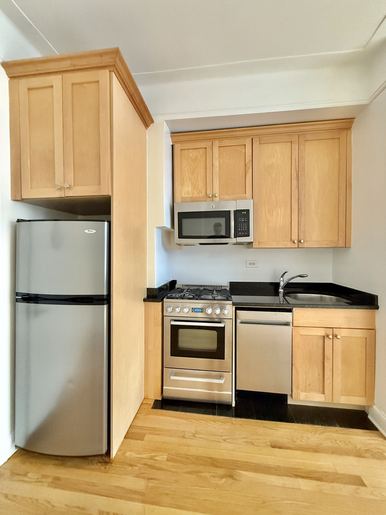 West 13th Street - Photo 2