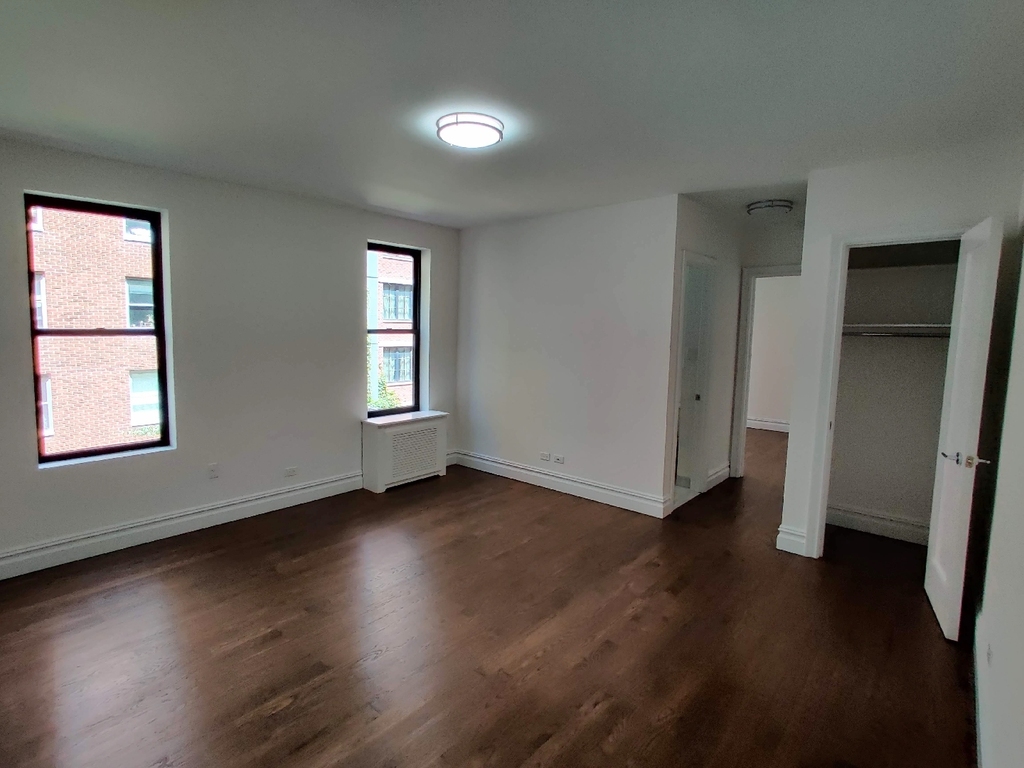 6th Ave/W 11 - Photo 1