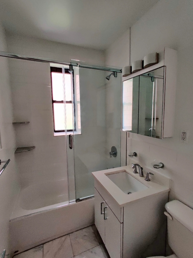 6th Ave/W 11 - Photo 2