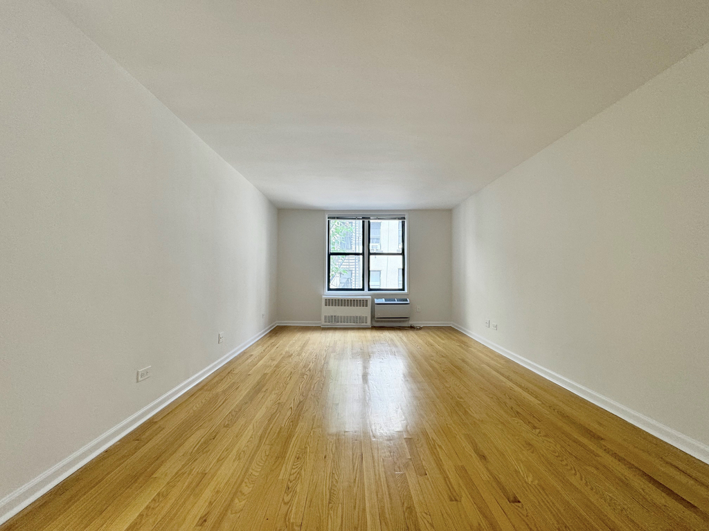 W 16th St & 7th Ave - Photo 0