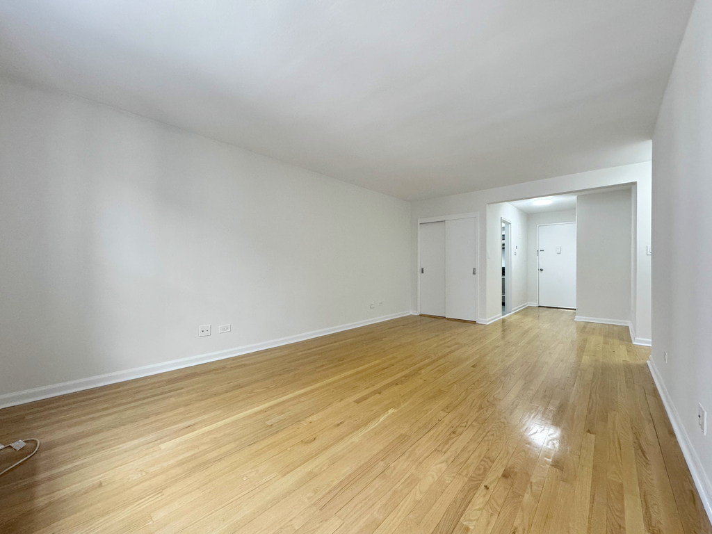 W 16th St & 7th Ave - Photo 2