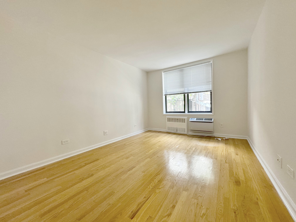 W 16th St & 7th Ave - Photo 5