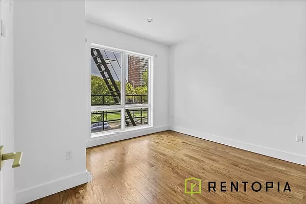 61 Montrose Avenue - Photo 5