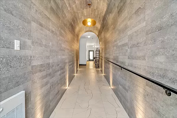 61 Montrose Avenue - Photo 6