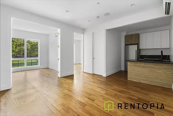61 Montrose Avenue - Photo 0