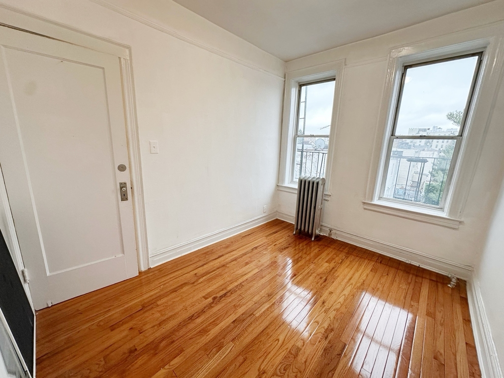 91st street and 3rd Avenue  - Photo 9