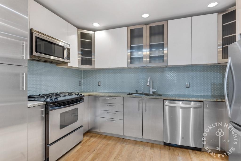 346 Warren Street - Photo 2