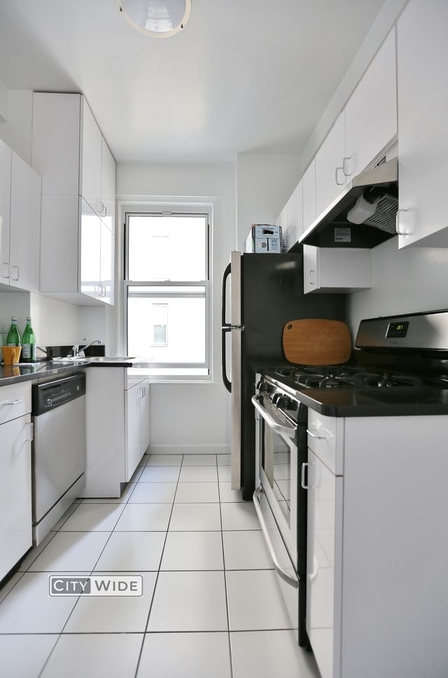 East 89th Street - Photo 3
