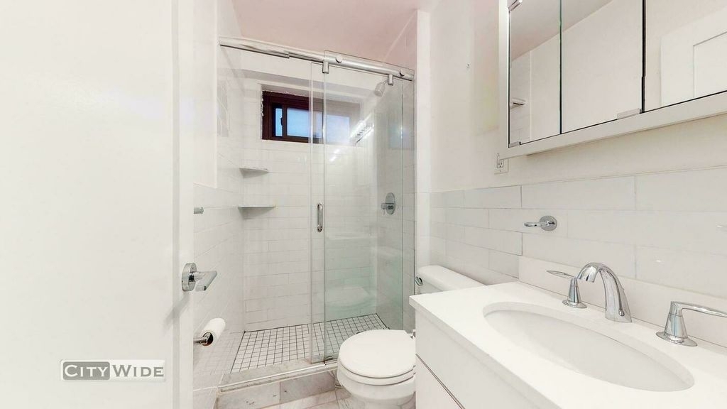 East 89th Street - Photo 2