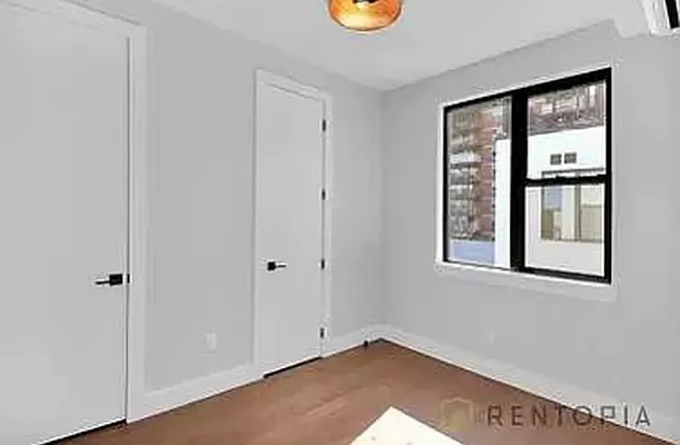 90 Manhattan Avenue - Photo 2